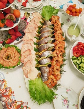 Незабываемые закуски: гриль-кальмары и креветки с яркими нотками лимона