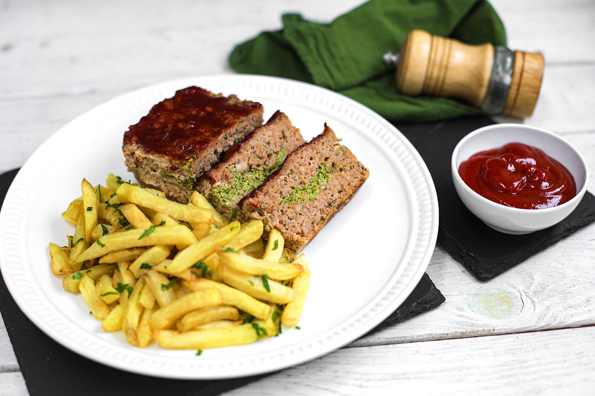 Непревзойденный митлоф: свинина, шпинат и картофель фри