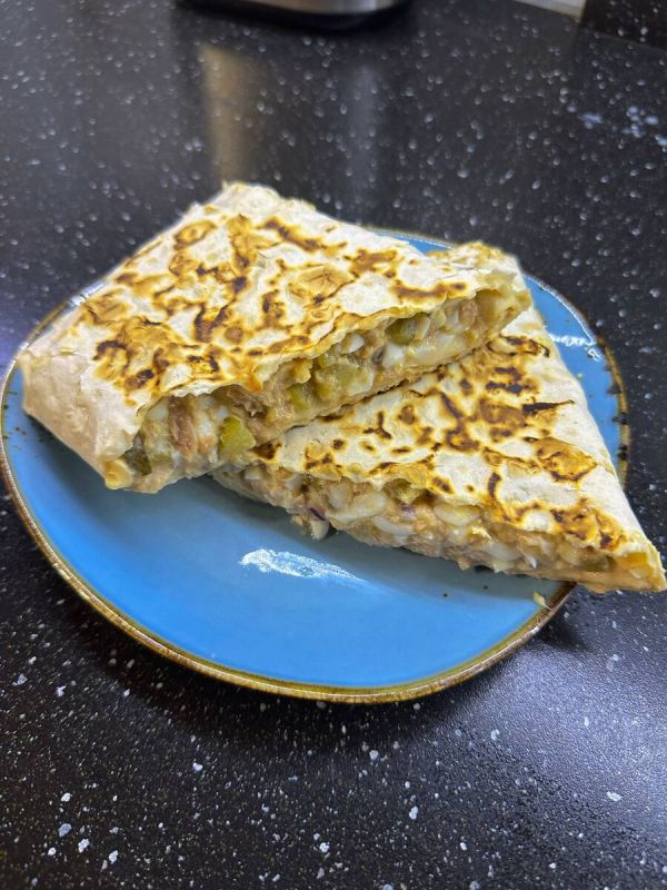 Белковый ролл с тунцом: простой завтрак с балансом белков и углеводов