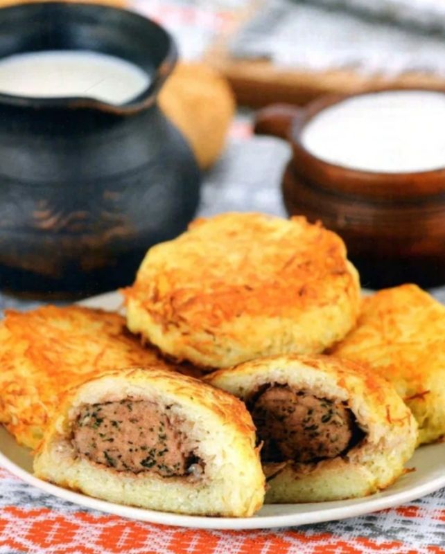 Колдуны по-белорусски: простое объяснение вкуса картофельных оладий с мясной начинкой
