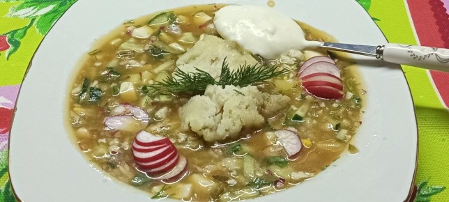 Летний хит: как приготовить окрошку с ароматной рыбой