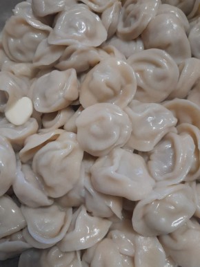 Секрет идеальных пельменей: тесто как бумага, начинка с соком