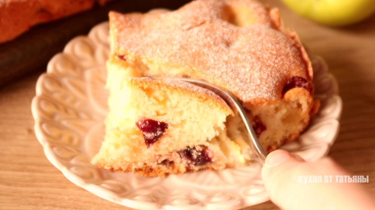 Нежный яблочный пирог: быстрое и простое угощение к чаю