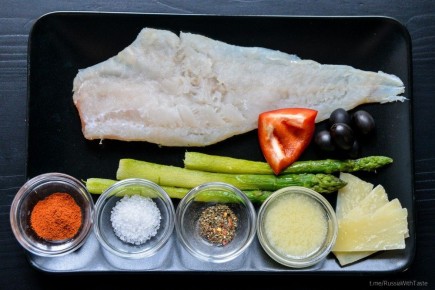 Изысканный ужин: минтай со спаржей и чесночным соусом