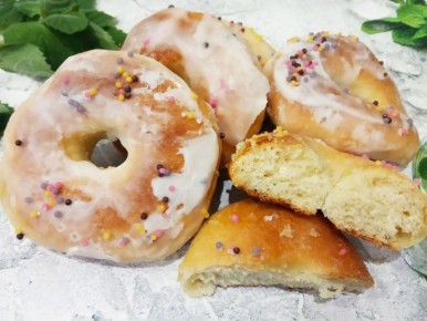 Нежные пончики в молочной глазури: свежий взгляд на классический десерт