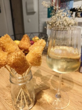 Жареный бри: Когда нежность встречает хрустящую корочку