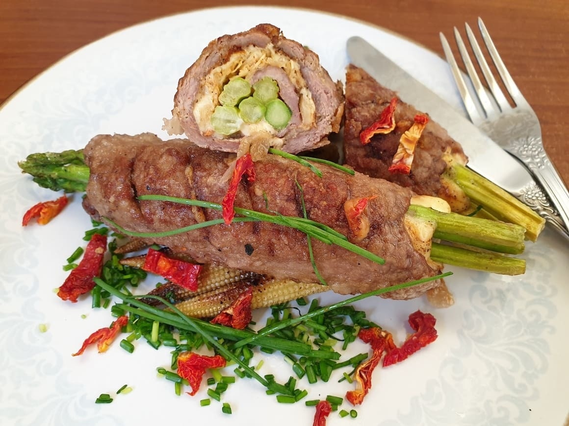 Непревзойденный вкус: рулетики из говядины со спаржей за 30 минут