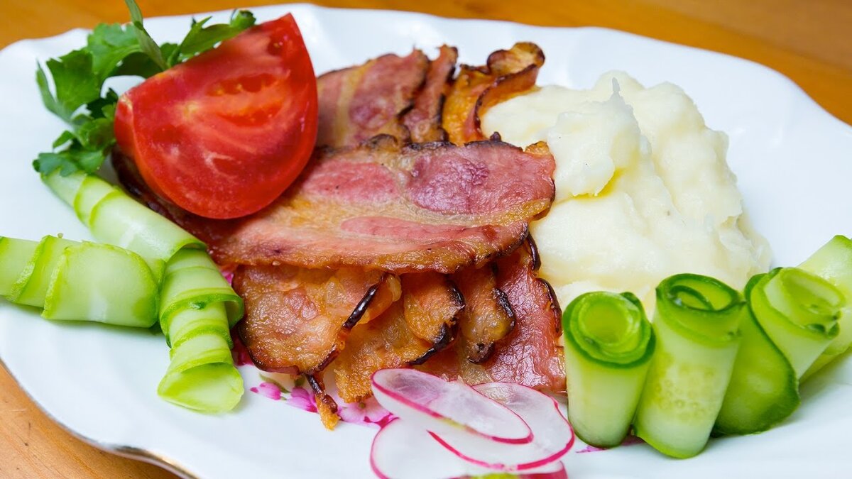 Как приготовить идеальный завтрак с беконом и картошкой