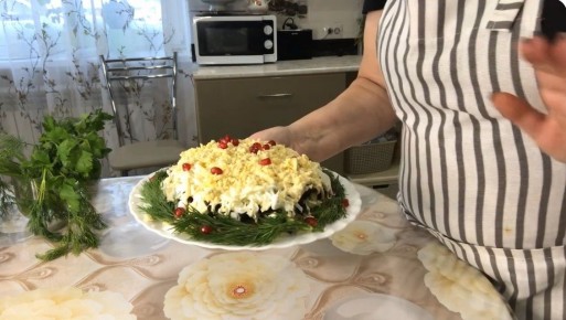 Завораживающий салат с курицей и черносливом для вашего праздничного стола