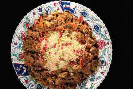 Кускус с бараниной, горошком и гранатом: утонченный вкус востока