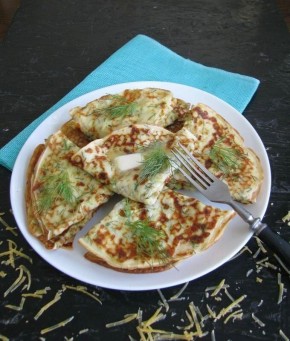 Нежные кабачковые блины с сыром и зеленью: оригинальный рецепт