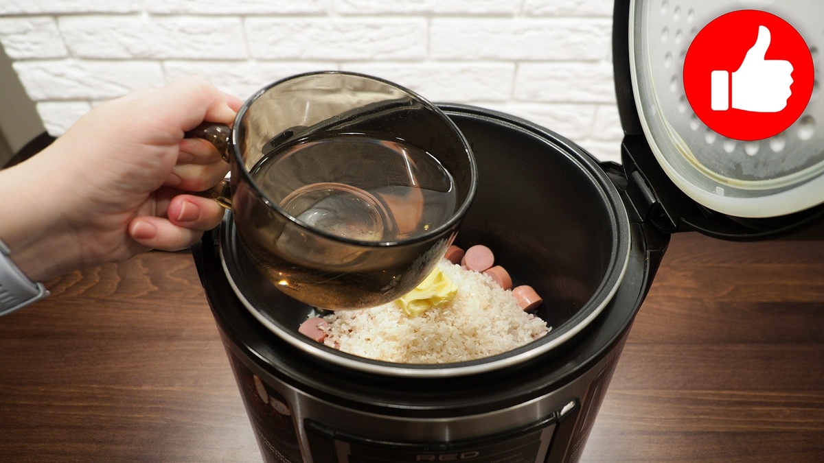 Простой и вкусный рецепт риса с сосисками в мультиварке