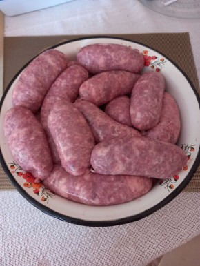 Приготовление домашних колбасок за считанные минуты: секреты быстрого и вкусного процесса