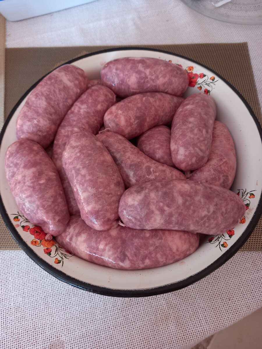 Приготовление домашних колбасок за считанные минуты: секреты быстрого и вкусного процесса