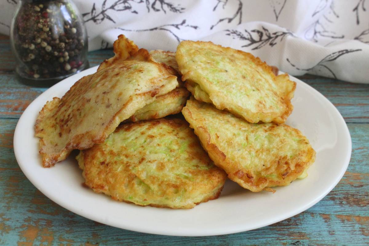 Нежные оладьи из кабачков: быстро и просто