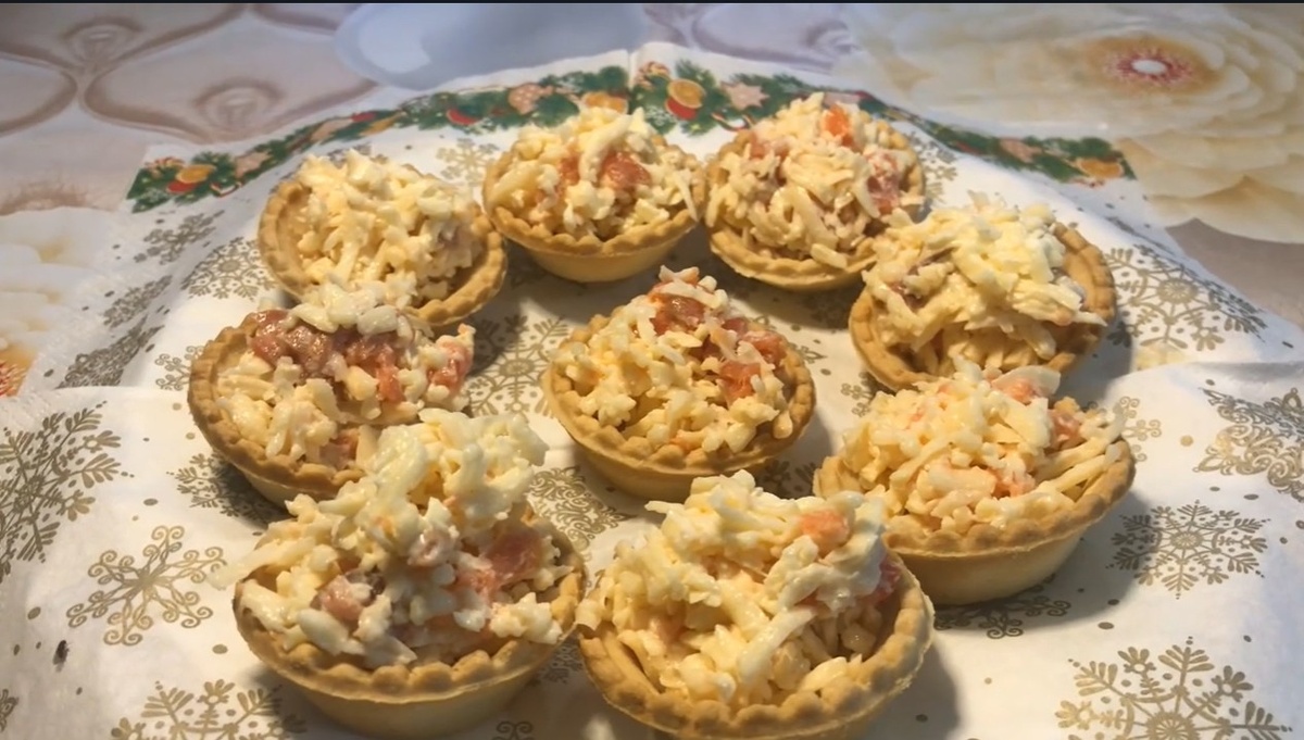 Нежные тарталетки с красной рыбой и сыром для вашего праздника