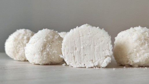 Кокосовые конфеты без сахара: легкий рецепт для веганов и кето-завсегдатаев