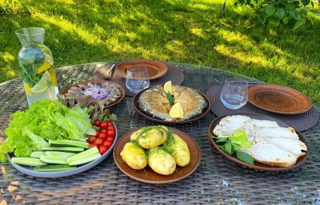 Деревенские ужины: как традиции сближают семьи на природе