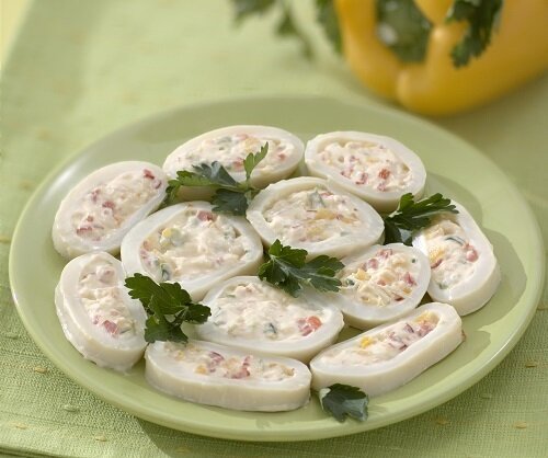 Кальмары, фаршированные перцем и чесноком: простое и вкусное блюдо для любого случая