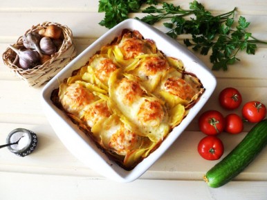 Легкий и сытный ужин: котлетные гнёзда с картошкой под сыром