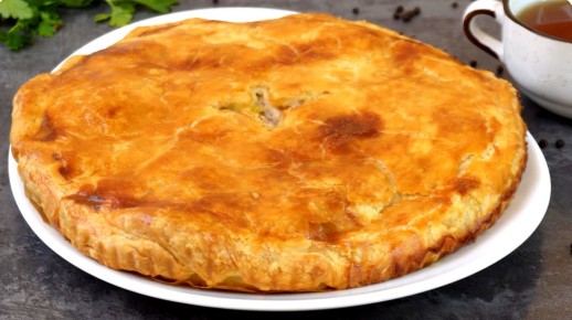 Сочный пирог за 10 минут: попробуйте ленивую самсу из слоеного теста