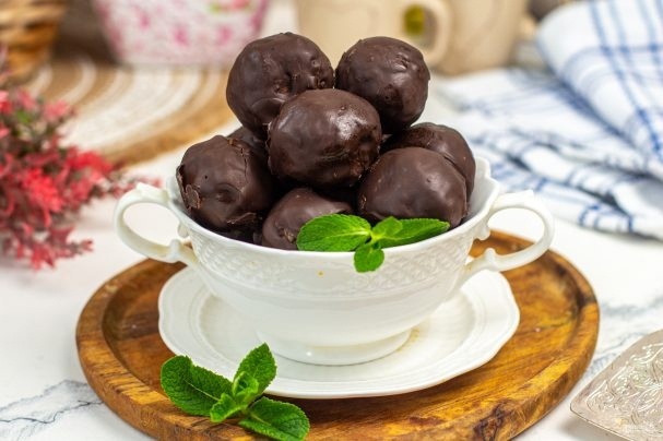 Полезные конфеты из сухофруктов в шоколаде: десерт для всех