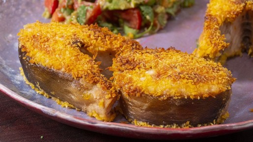 Терпуг в хрустящей панировке с пикантным гуакамоле