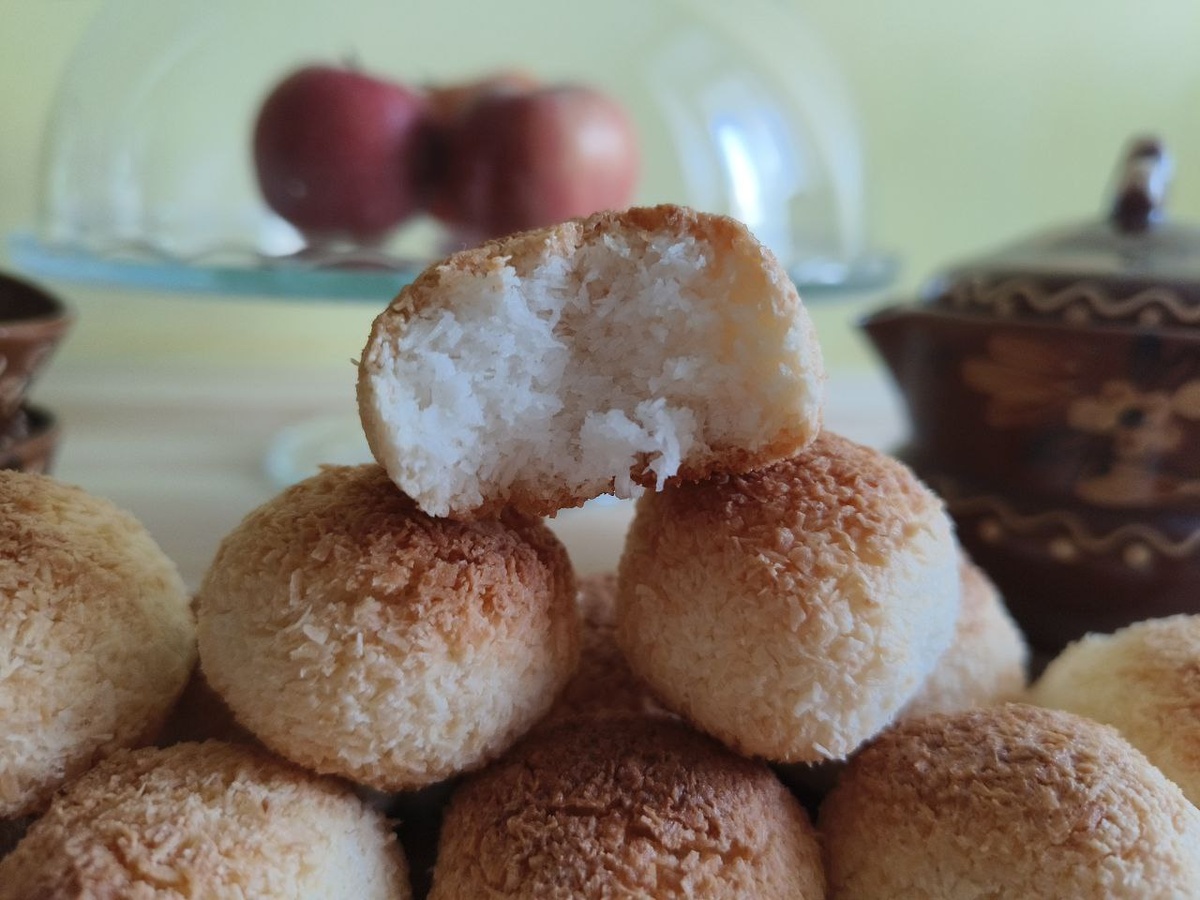 Кокосовое печенье всего из трёх ингредиентов: просто и вкусно