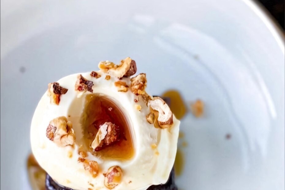 Веганский шоколадный пирог с овсяным мороженым