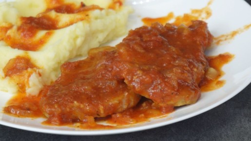 Нежное мясо в томатной подливе: идеальный рецепт для домашнего ужина