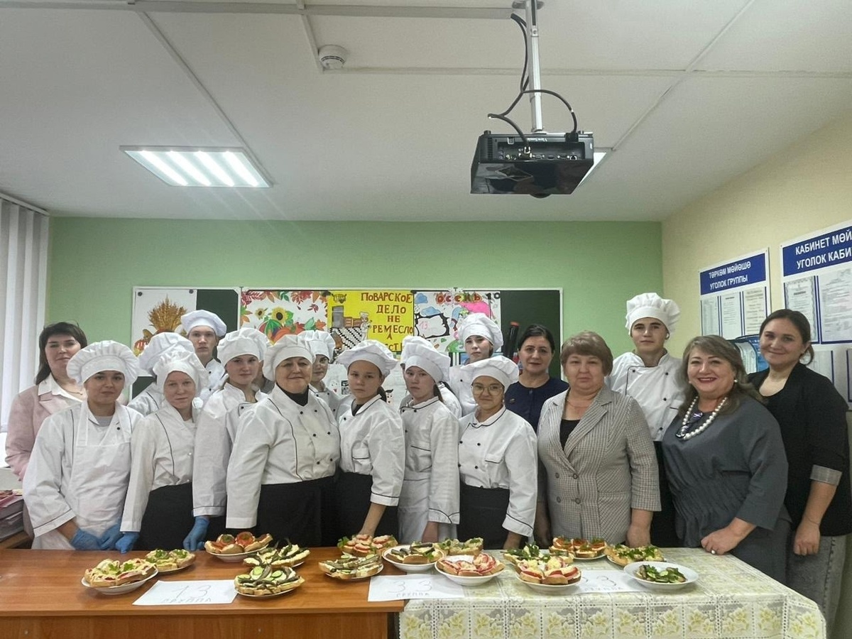 Кулинарный микс: студенты колледжа творят чудеса на мастер-классе по бутербродам