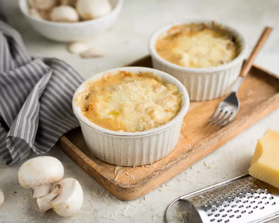 Классический жюльен с курицей и грибами