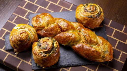 Пирог-косичка со шпинатом и брынзой: идеальное угощение для гурманов