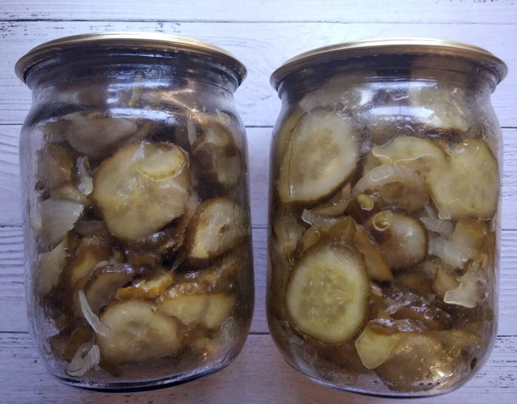 Хрустящий салат из огурцов на зиму: секреты приготовления