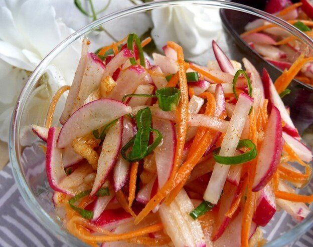 Непревзойденный вкус корейского салата из редиски: быстрый рецепт для домашнего угощения