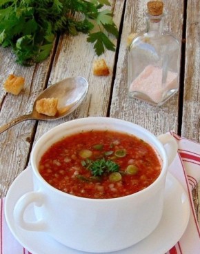 Остужаем лето: освежающий томатный гречневый суп для жарких дней