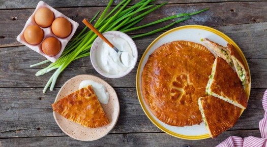 Пирог с зеленым луком и яйцами: как воспоминания превращаются в кулинарную магию