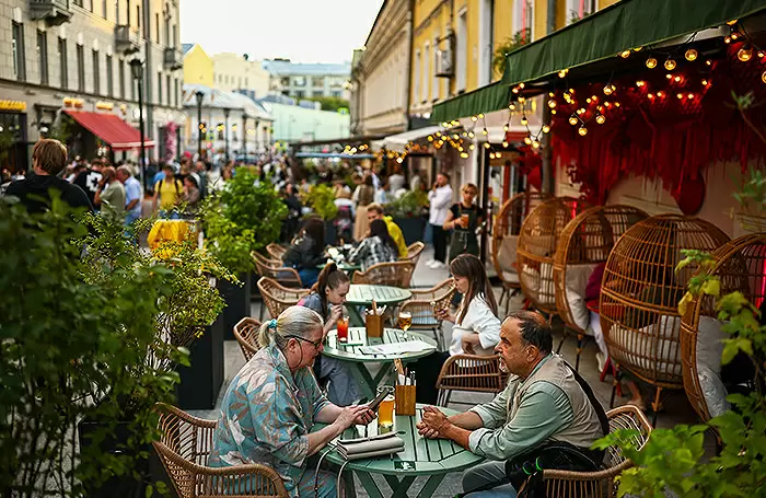 Летние веранды в Москве: как рестораторы готовятся к сезону