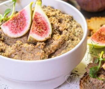 Паштет из куриной печени: новый взгляд на классический рецепт с яблоком и инжиром