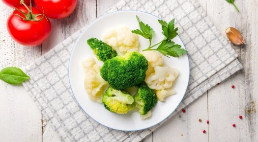 Как сохранить гормональный баланс после 40: 7 продуктов, которые стоит включить в рацион