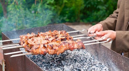 Как идеально жарить шашлык из свинины: секреты мастерства