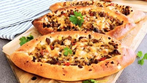 Нежные лодочки пиде с мясом: турецкий уголок на вашем столе