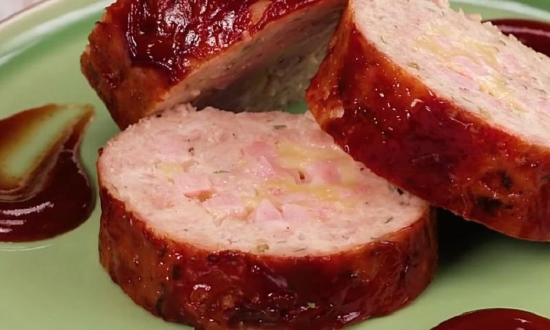 Сочные решения для ужина: мясной рулет вместо привычных котлет