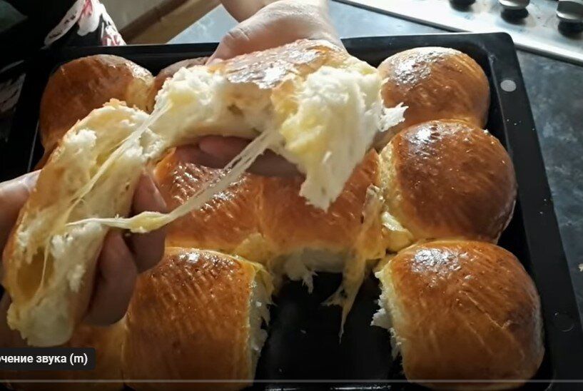 Легкие и воздушные сырные булочки для чая