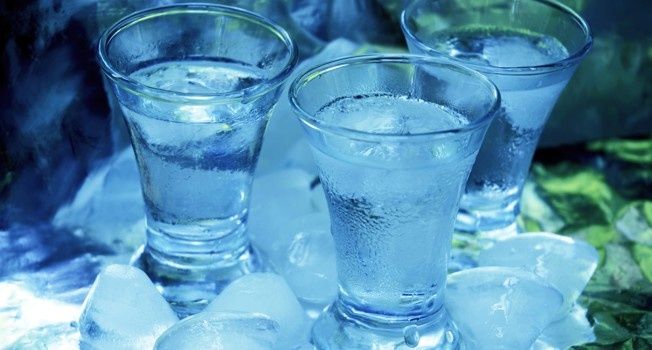 Как водка остаётся жидкой в морозильнике: тайны замерзания